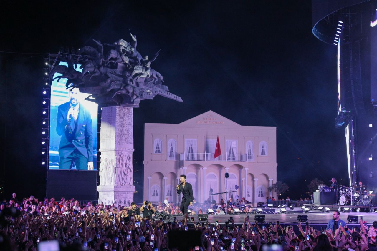 Tarkan konseri, İzmir ekonomisine 100 milyon lira katkı sağladı - Sayfa 2