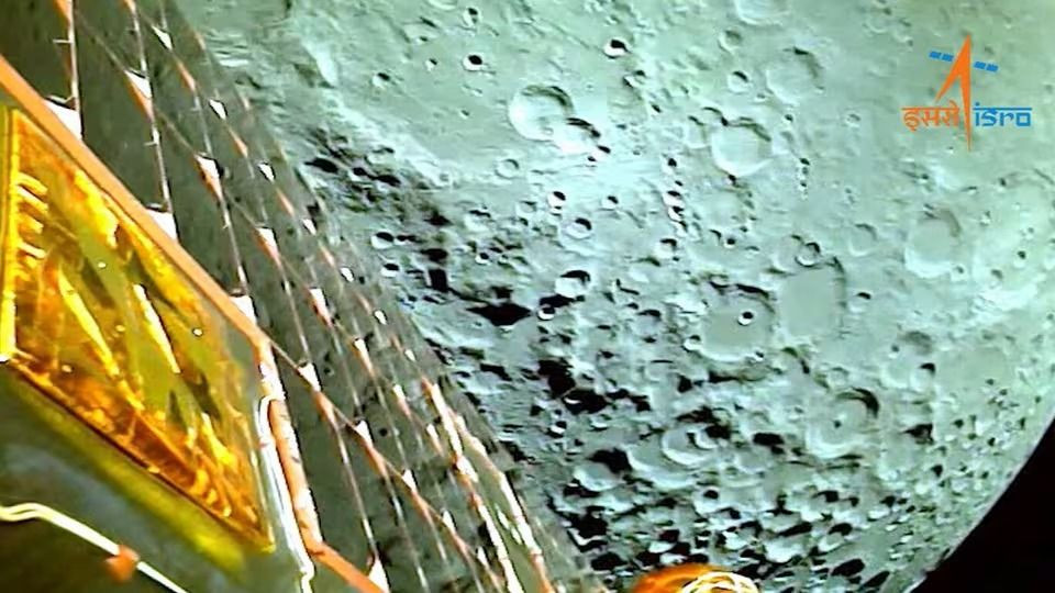 Uzay aracı yörüngeye yerleşti: Ay yüzeyinden yeni görüntüler geldi - Sayfa 1