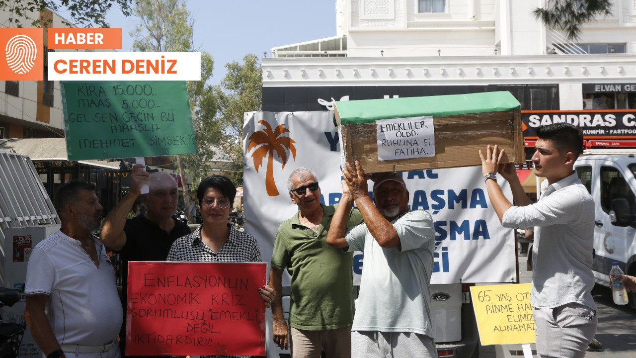 Antalya’da emeklilerden tabutlu eylem