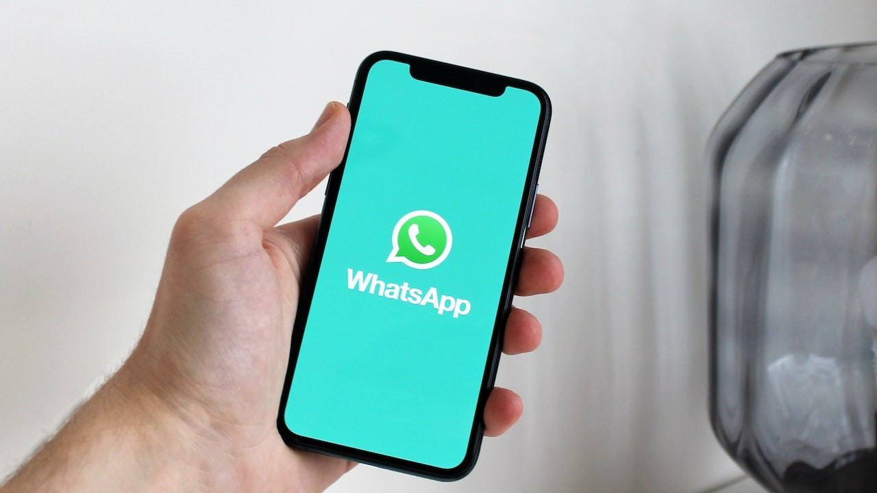 İş görüşmeleri için WhatsApp kullanan bankalara 549 milyon dolar ceza