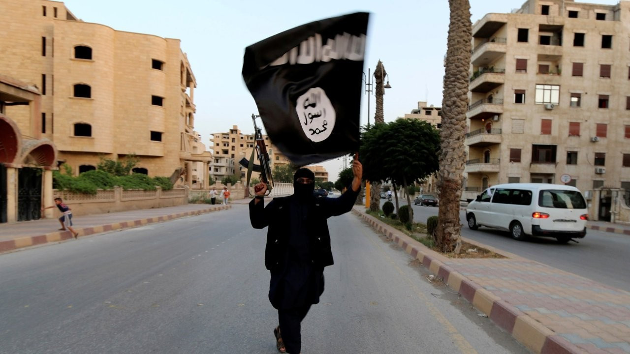 SOHR: IŞİD'in askeri otobüse saldırısında 23 Suriye askeri öldü