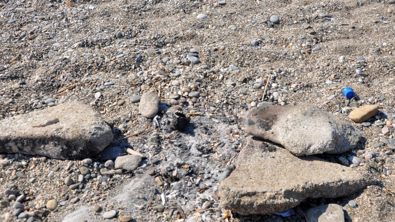 Caretta caretta yuvası üzerinde mangal yaktılar