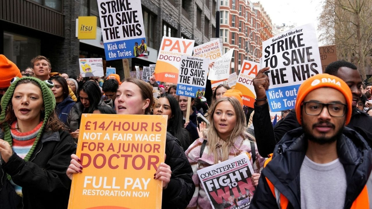 75 yıllık NHS tarihinde ilk: İngiltere'de pratisyen hekimlerden 6 günlük grev