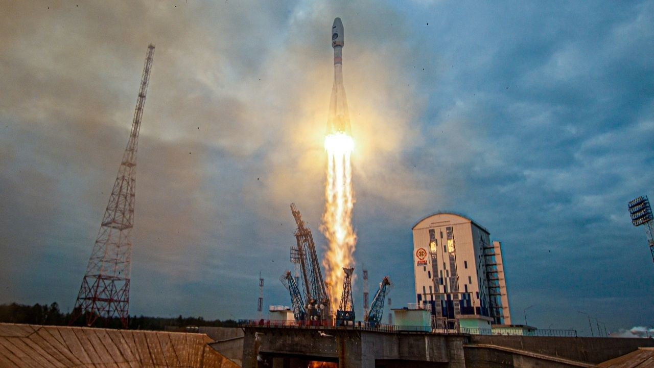 Rusya 47 yıl sonra Ay'a uzay aracı gönderdi
