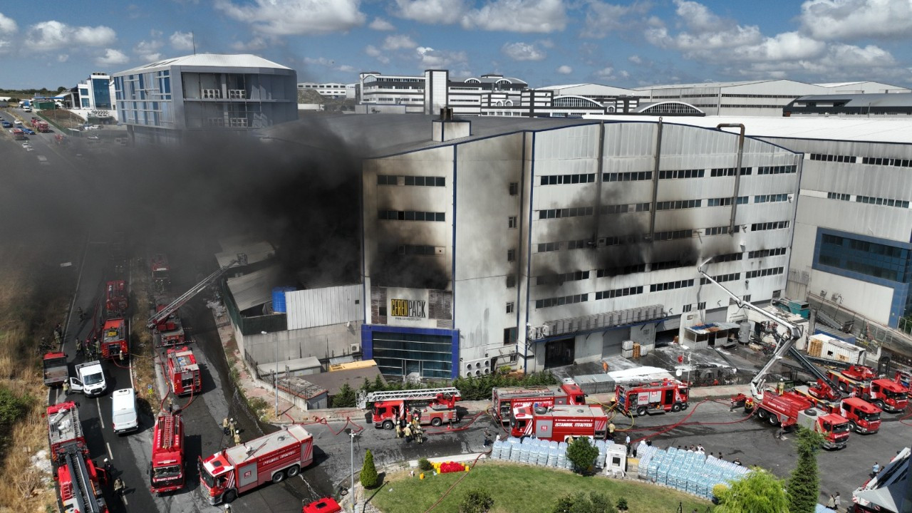 Arnavutköy'de cam üretim tesisinde yangın