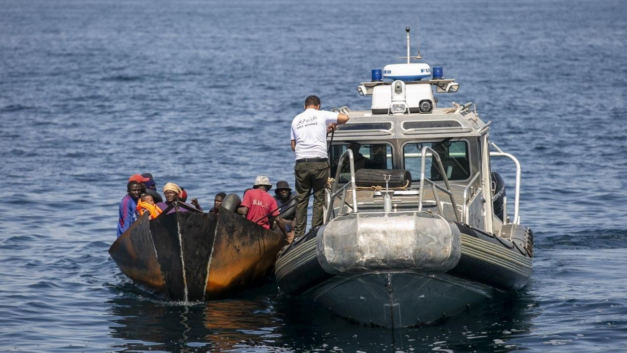 Tunus açıklarında mülteci teknesi battı: 2 ölü, 5 kayıp