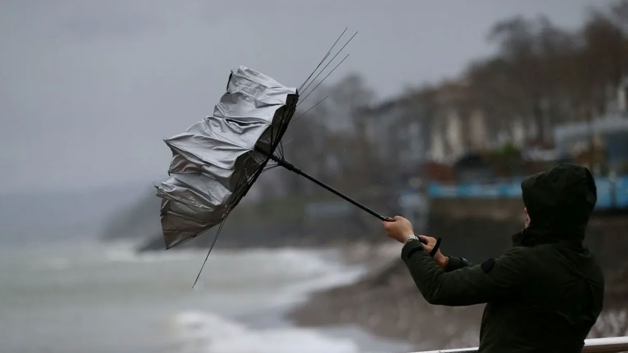 İstanbul için kuvvetli rüzgar ve fırtına uyarısı