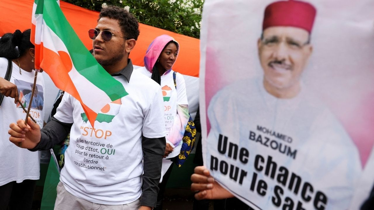Nijer'deki cunta cumhurbaşkanını 'vatana ihanet'ten yargılamak istiyor