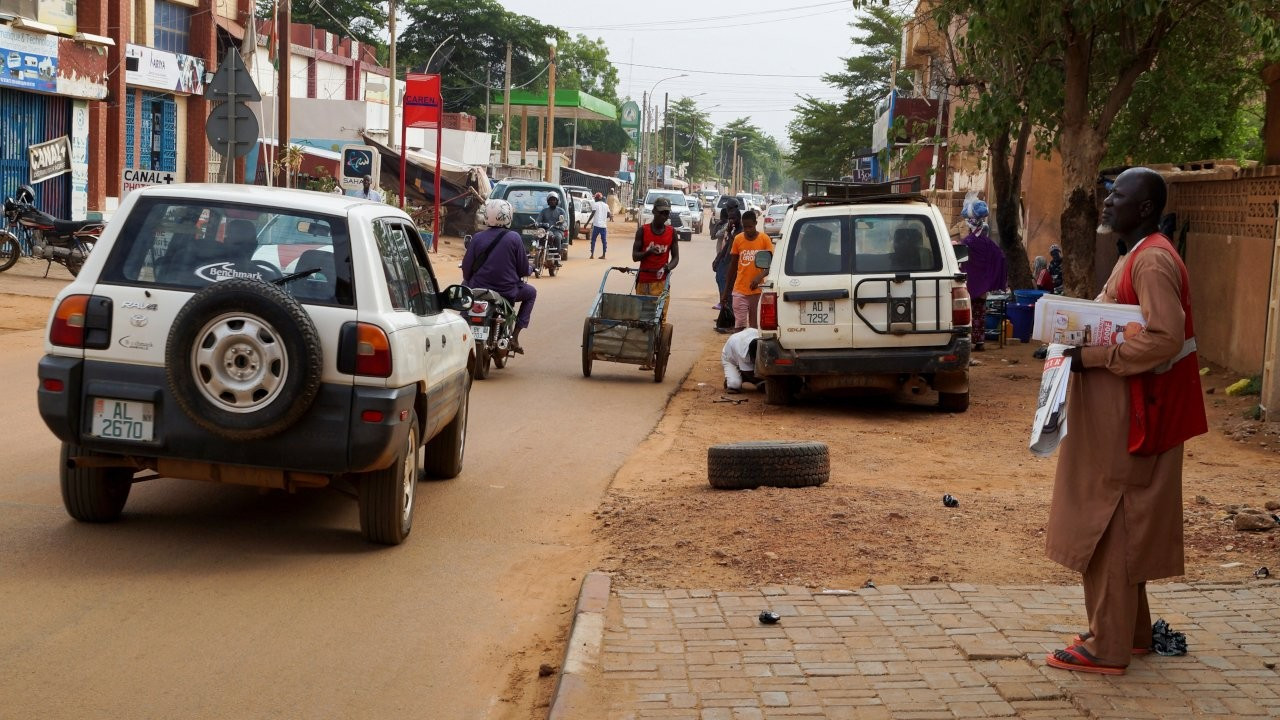 Nijer'de cunta konvoyuna saldırı: 17 asker öldü