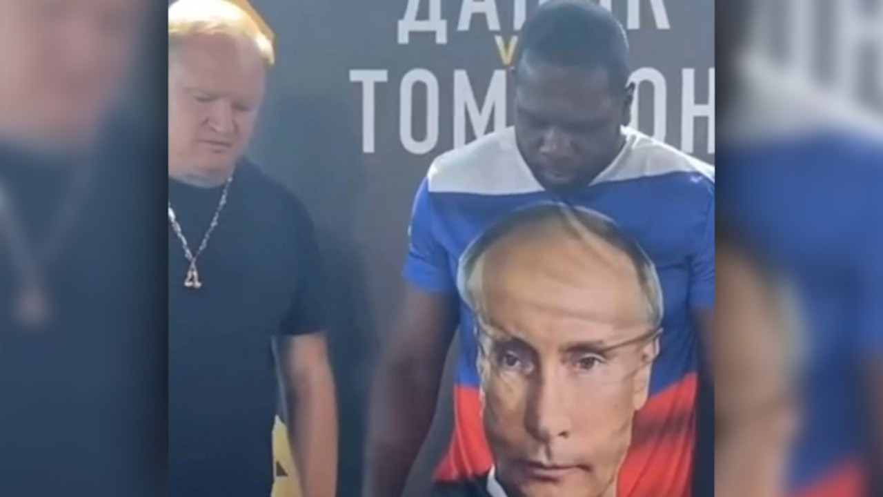 ABD'li boksör, Putin tişörtüyle rakibinin karşısına çıktı