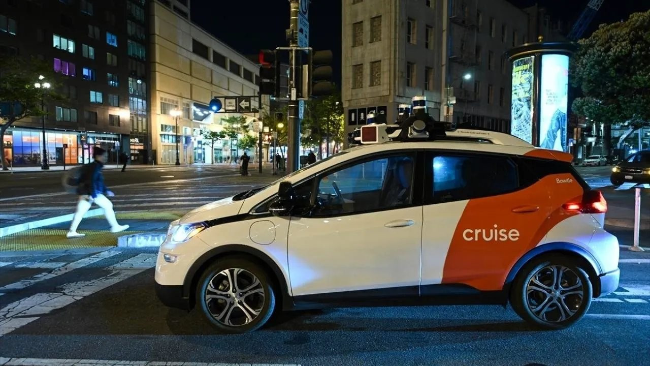İnterneti çekmeyen 'robot taksiler' trafiği alt üst etti