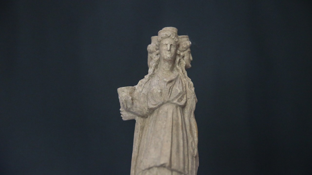 Kelenderis'te yaklaşık 2 bin 300 yıllık tanrıça Hekate figürü bulundu