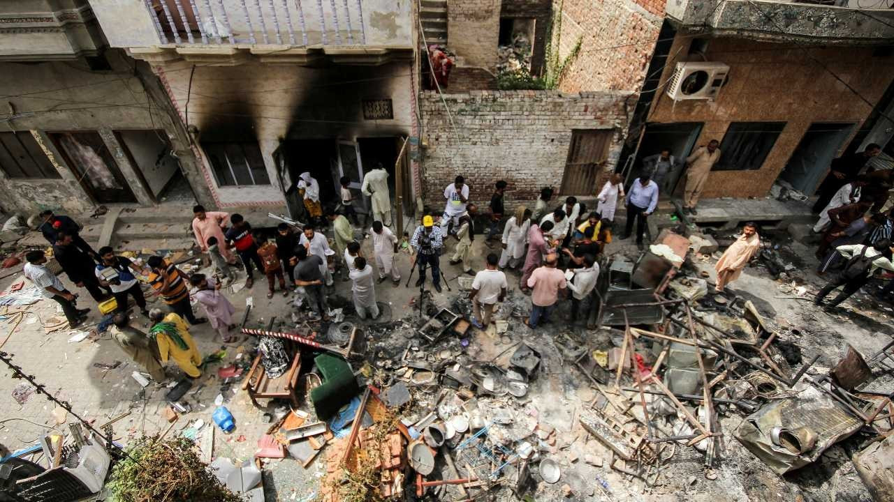 Pakistan'da kiliseler yakılmıştı: İki kişi 'Kuran'a hakaret'ten gözaltında