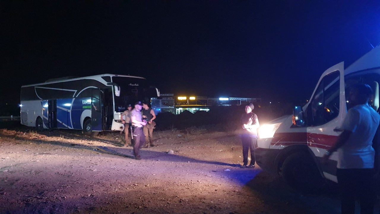 Diyarbakır'da yolcu otobüsü kaza yaptı: 18 yaralı