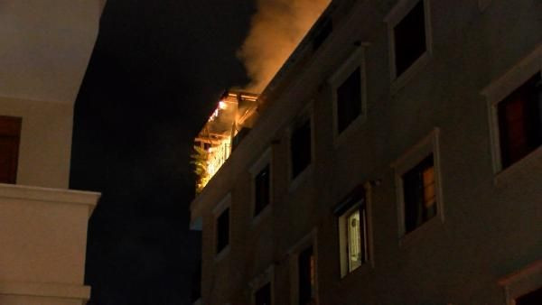 Kadıköy'de yangın: Eşiyle birlikte 3. kattan atlayan kadın öldü - Sayfa 1