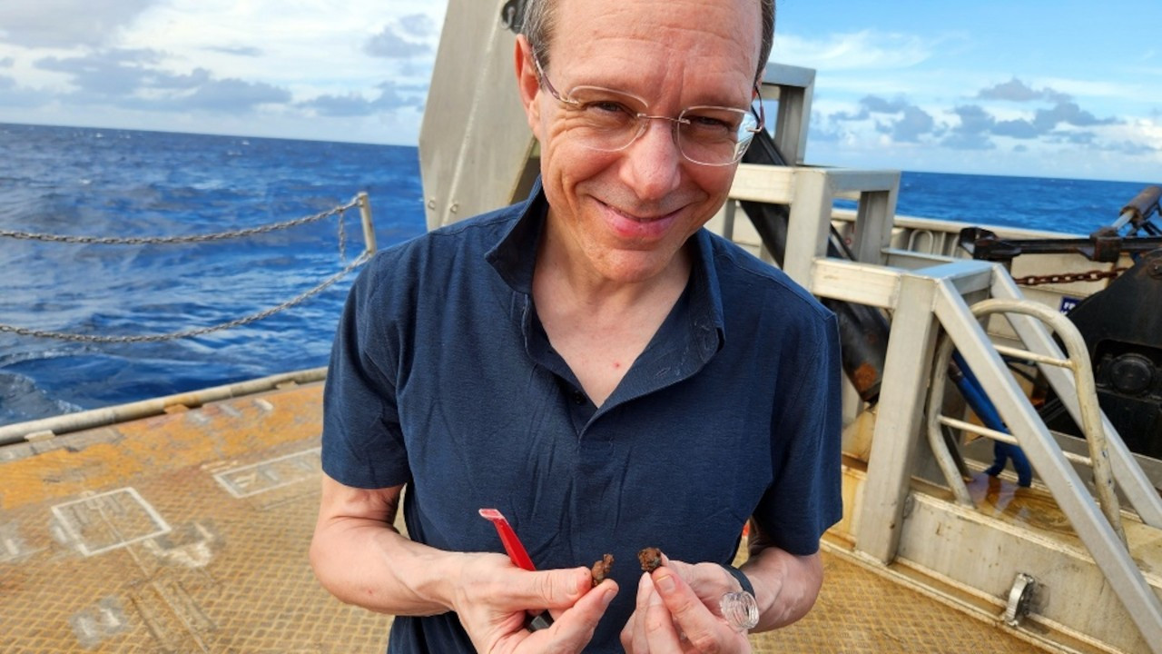 Harvardlı astrofizikçi: Okyanusa düşen cisim dünya dışı olabilir