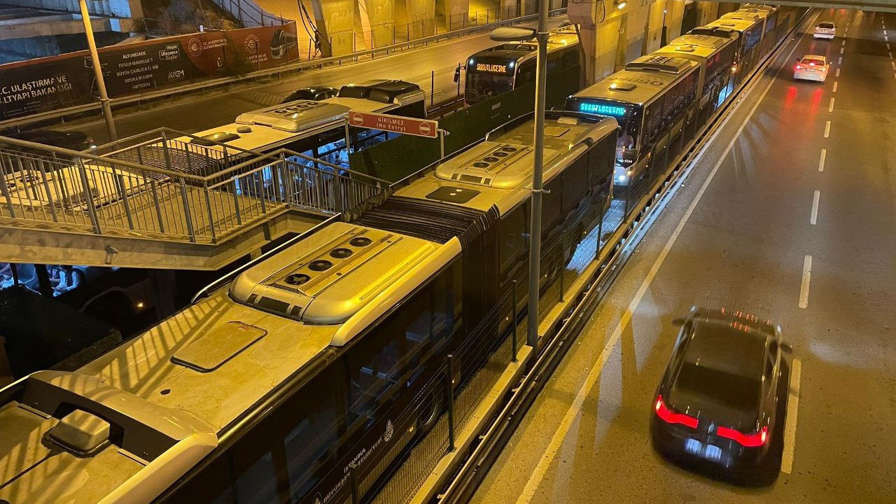 Altunizade'de metrobüs arızası