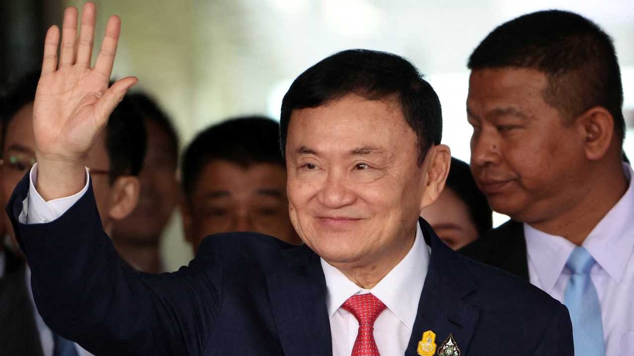 15 yıl sonra Tayland'a dönen eski başbakan tutuklandı