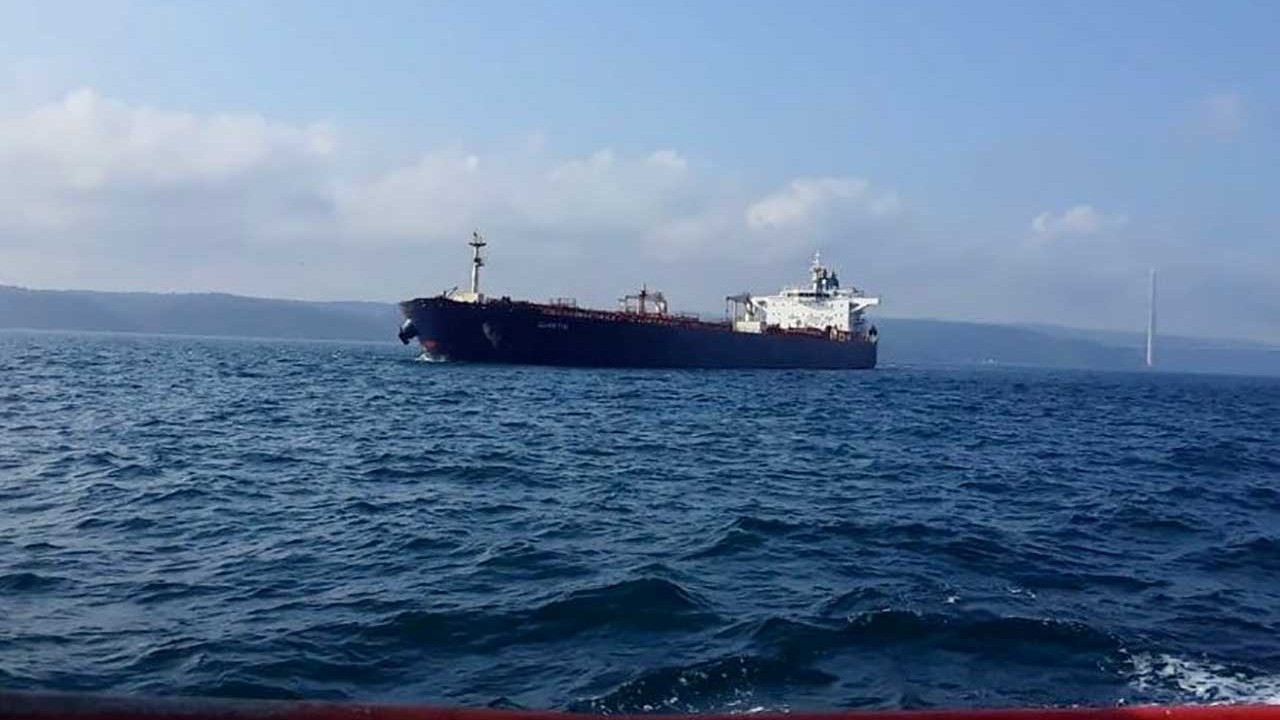 İstanbul Boğazı trafiğe açıldı: Tanker arızası giderildi