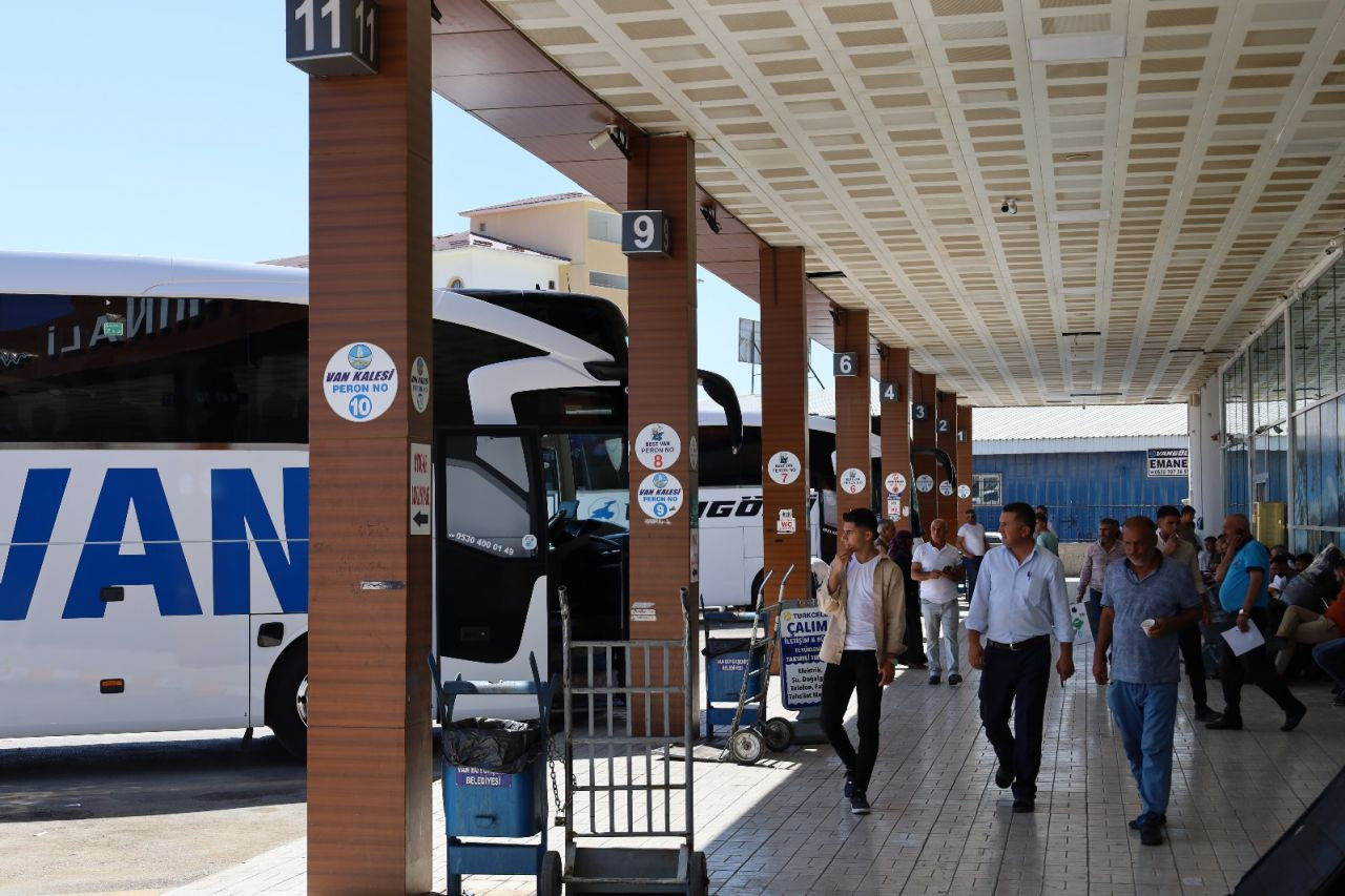 Van'dan İstanbul'a otobüsle gelmek cep yakıyor: Kişi başı 1300 TL - Sayfa 1