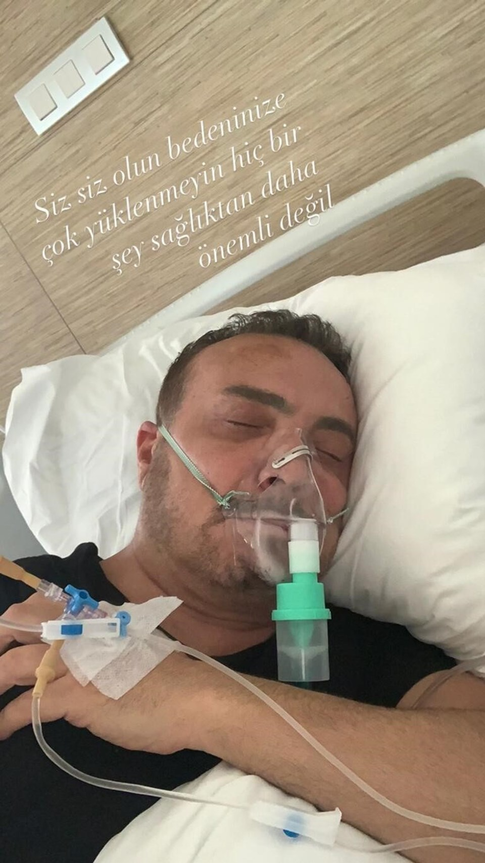 Şarkıcı Cenk Eren hastaneye kaldırıldı - Resim : 1
