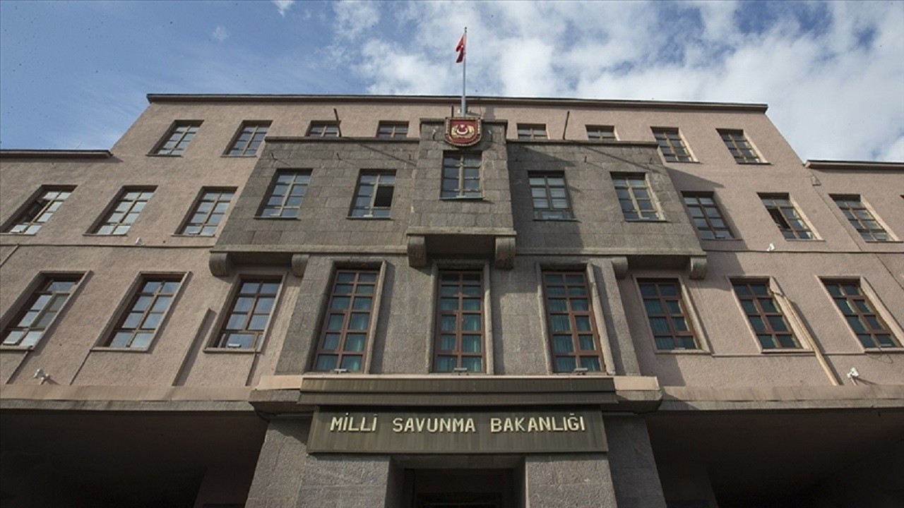 MSB'den 'Atatürk rozeti' açıklaması: Personel görevden uzaklaştırıldı