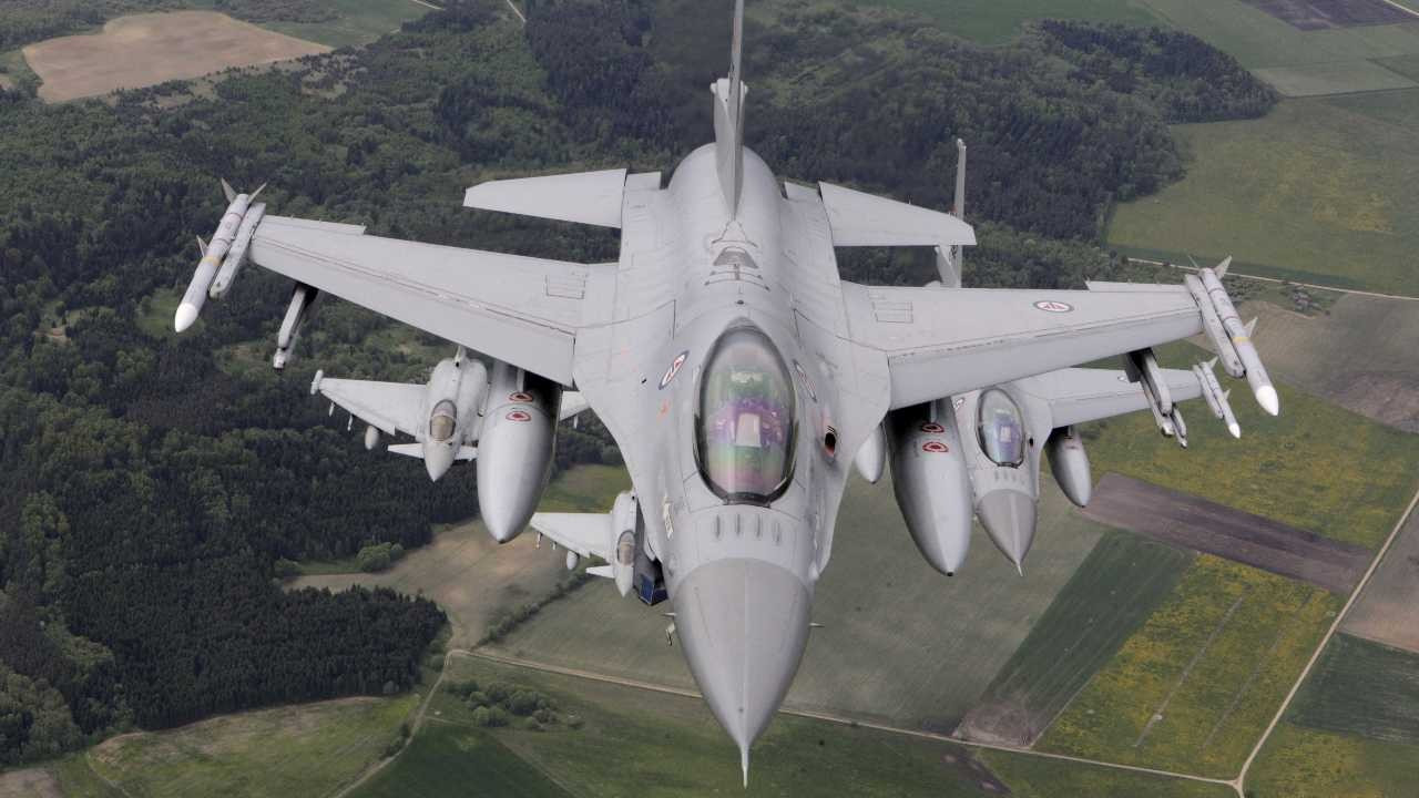Güney Kore'de ABD'ye ait F-16 savaş uçağı düştü