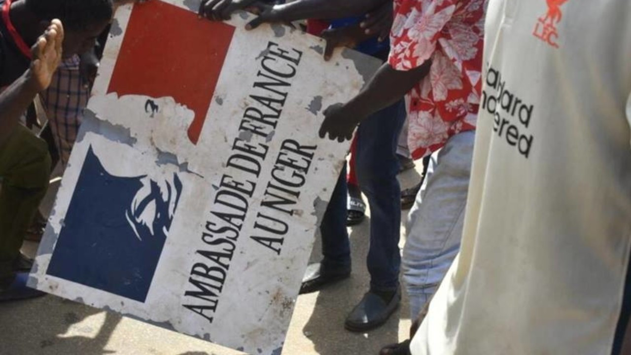 Nijer'de cuntadan 3 büyükelçiye 48 saat süre: Ülkeyi terk edin