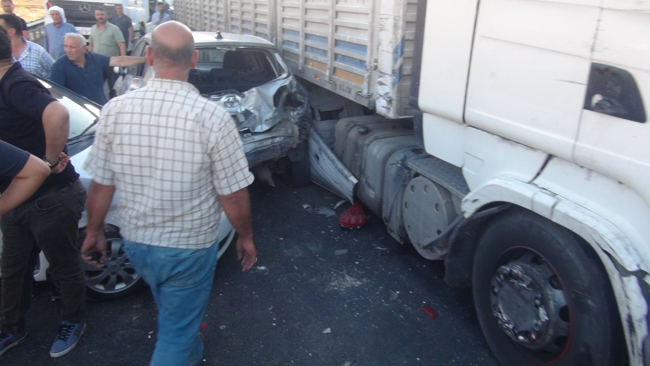 Urfa'da TIR 8 aracın arasına daldı: 5 yaralı