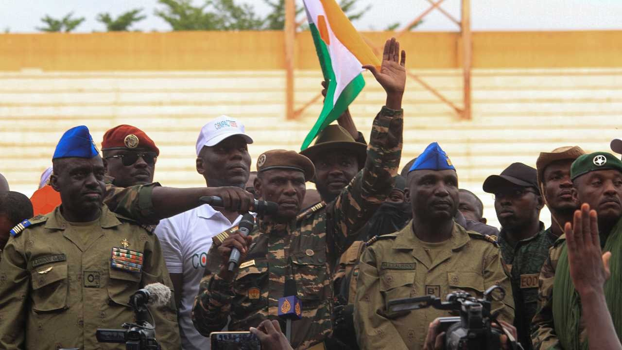 Nijer'de cunta, Fransız büyükelçinin sınır dışı edilmesi için polise talimat verdi