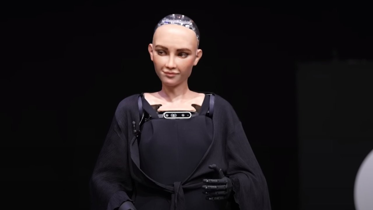Mevzular Açık Mikrofon'da Robot Sophia'ya 'Kılıçdaroğlu' sorusu