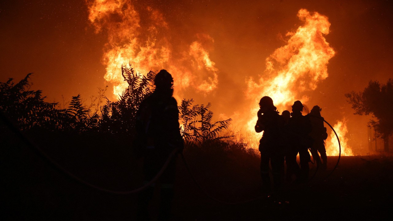Yunanistan'da orman yangınları 8. gününde: Tahliyeler sürüyor