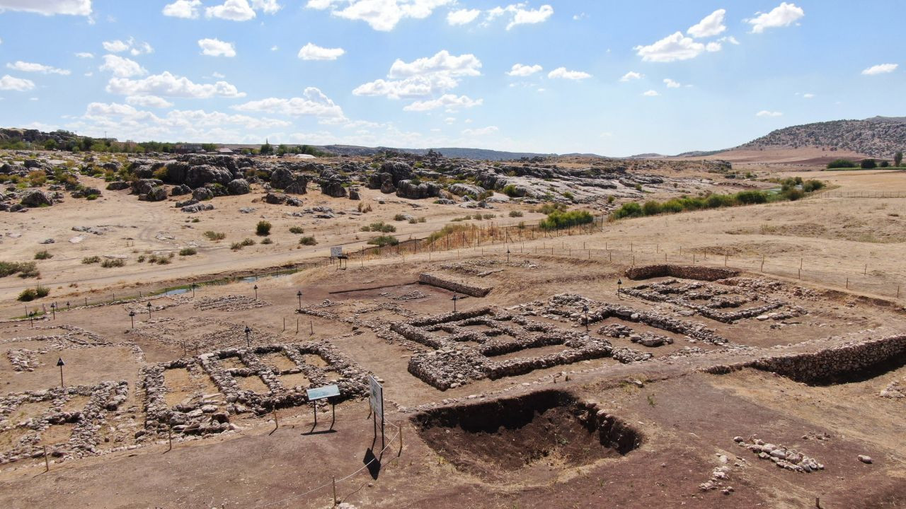 Çayönü Tepesi'nde ilk Tunç Çağı'na ait 5 mezar daha bulundu - Sayfa 1