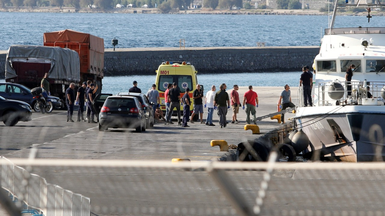 Midilli Adası açıklarında mülteci teknesi battı: 4 ölü