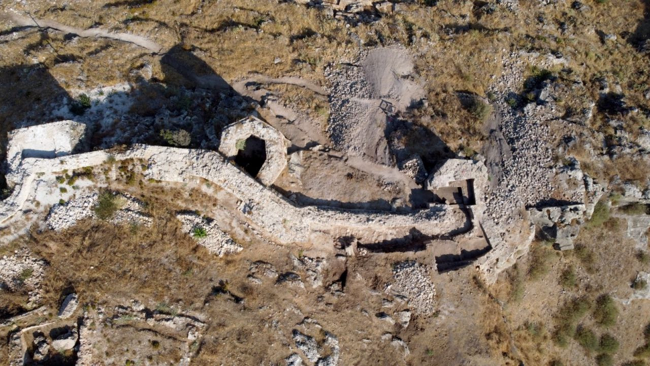 Fethiye Kalesi kazısında tiyatro ve yol ortaya çıkarıldı - Sayfa 1