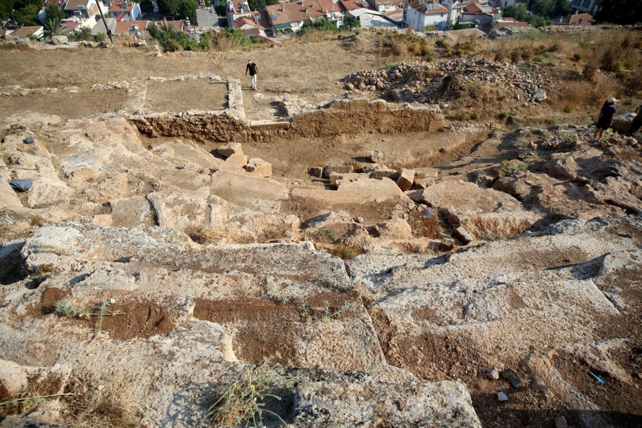 Fethiye Kalesi kazısında tiyatro ve yol ortaya çıkarıldı - Sayfa 2