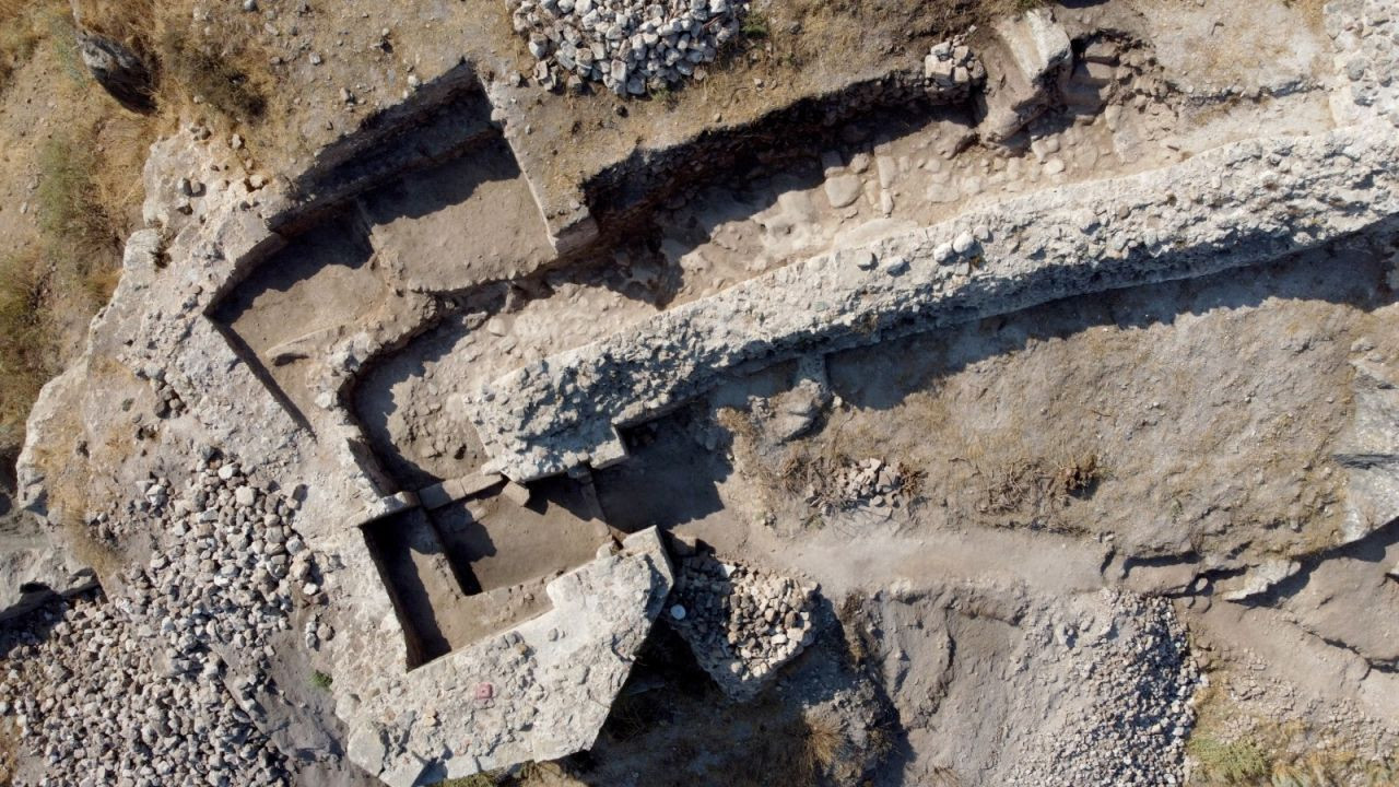 Fethiye Kalesi kazısında tiyatro ve yol ortaya çıkarıldı - Sayfa 3