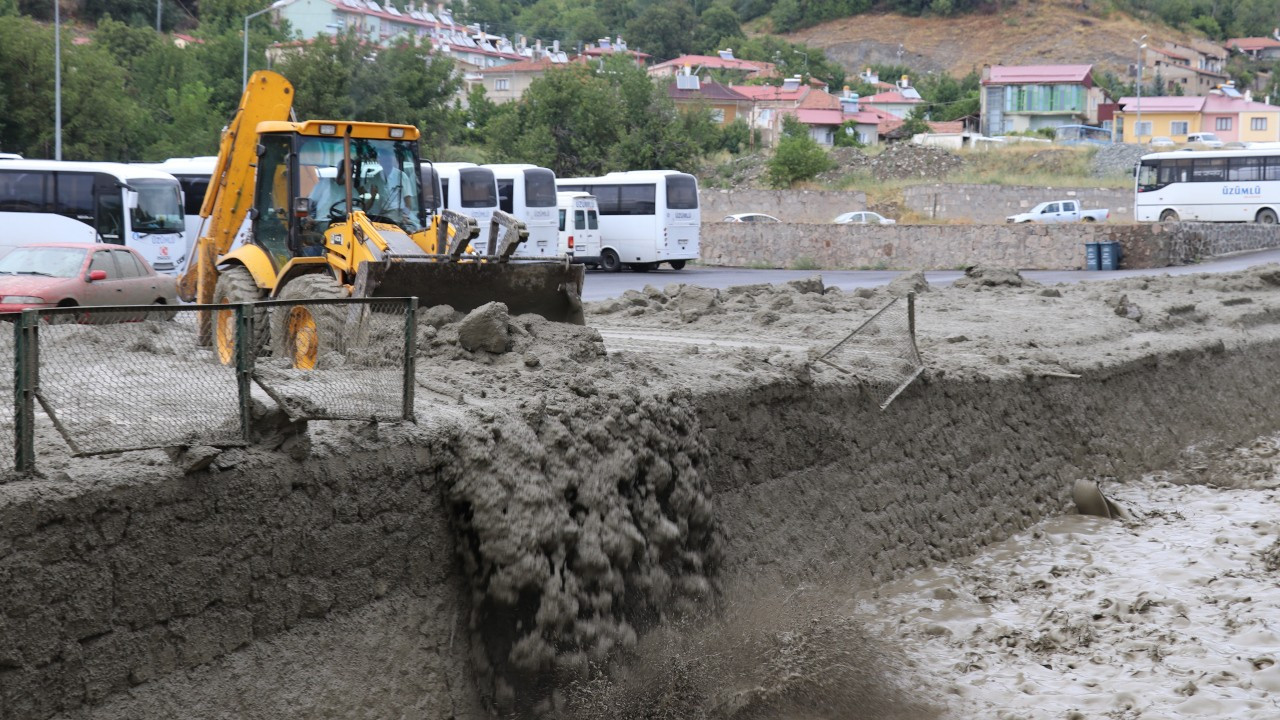 Erzincan ile Iğdır'da sağanak: Taşkınlar ve sel meydana geldi
