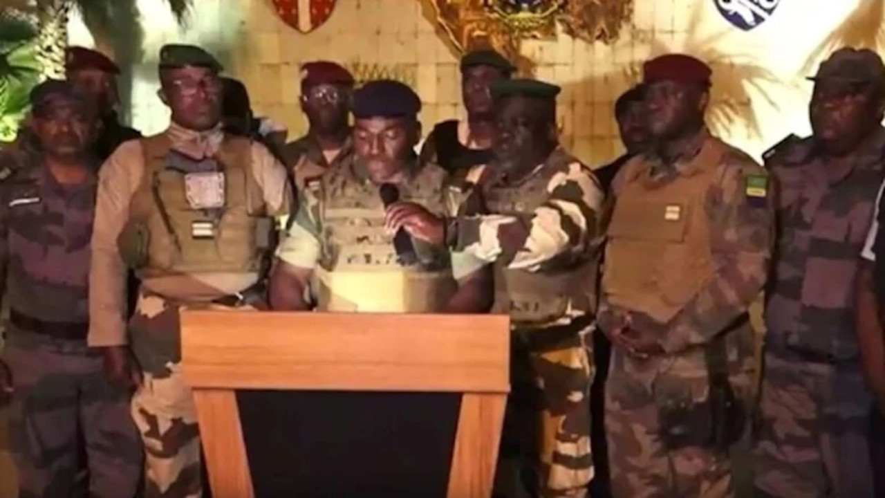 Gabon'daki cunta açıkladı: Ülke sınırları yeniden açıldı