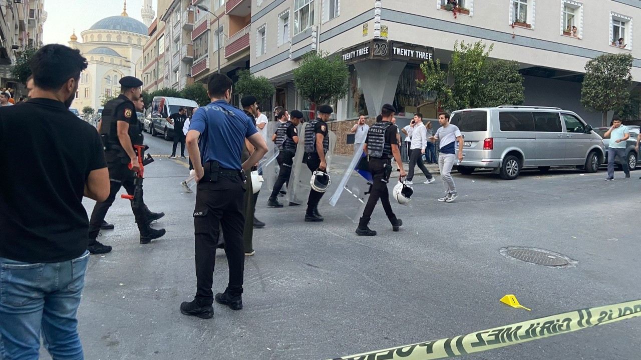 Güngören'de kahvehaneye silahlı saldırı: 2 ölü, 2'si ağır 4 yaralı