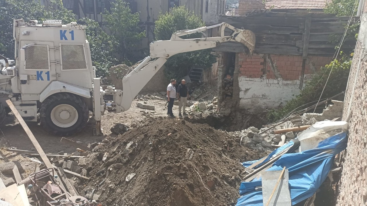 Kastamonu'da ölen polisin bahçesinde 'bomba' araması