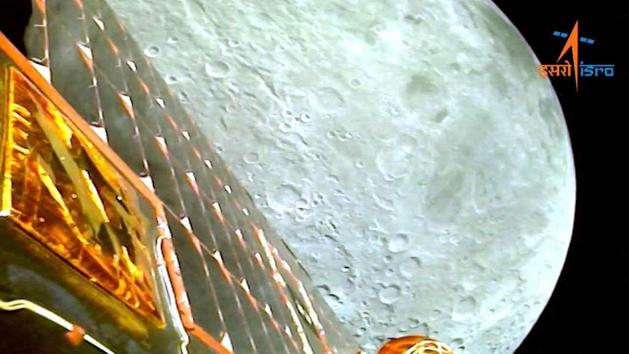 Hindistan 'Ay' görevini tamamladı: Uzay aracı uyku moduna alındı