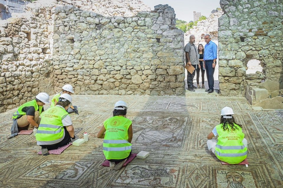 Olimpos Antik Kenti'nde yeni mozaiklere ulaşıldı - Sayfa 1