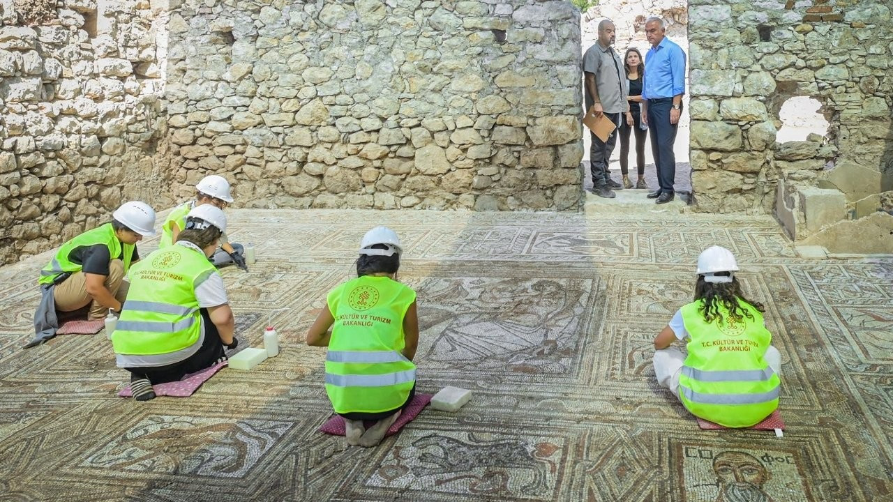 Olimpos Antik Kenti'nde yeni mozaiklere ulaşıldı