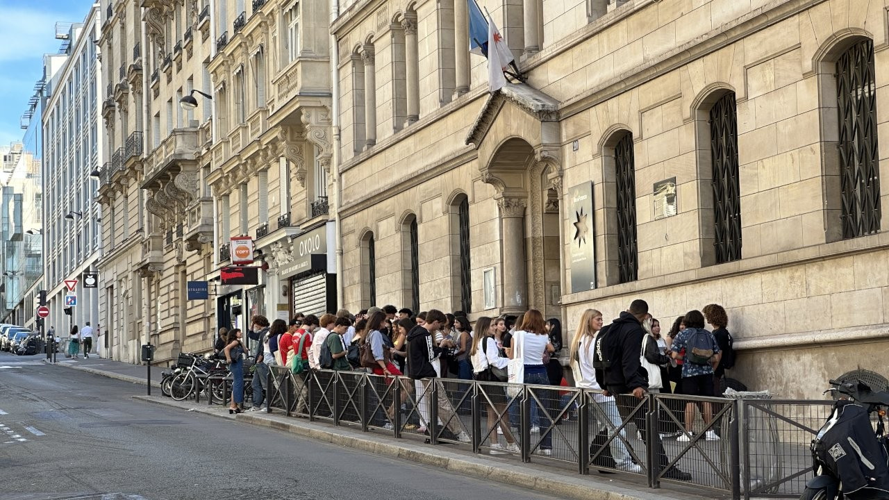 Fransa'da abaya yasağı: Düzinelerce öğrenci okula alınmadı