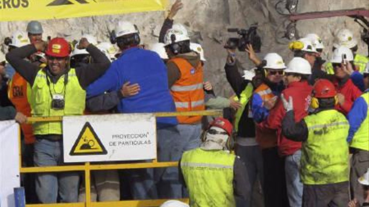 Göçükte 69 gün mahsur kalan madencilere 1,4 milyon dolar tazminat