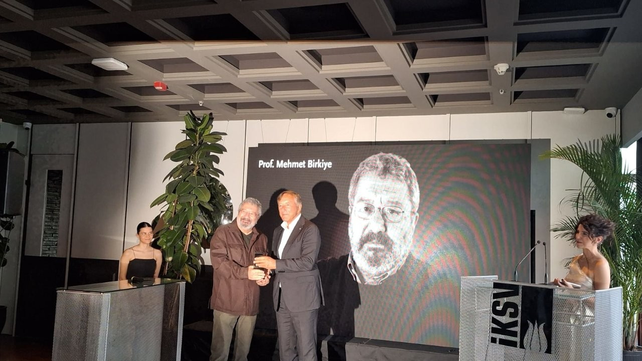 27'nci İstanbul Tiyatro Festivali Onur Ödülü Mehmet Birkiye'ye verildi