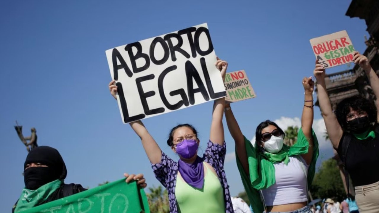 Meksika'da kadınların zaferi: Kürtaj suç kapsamından çıkarıldı