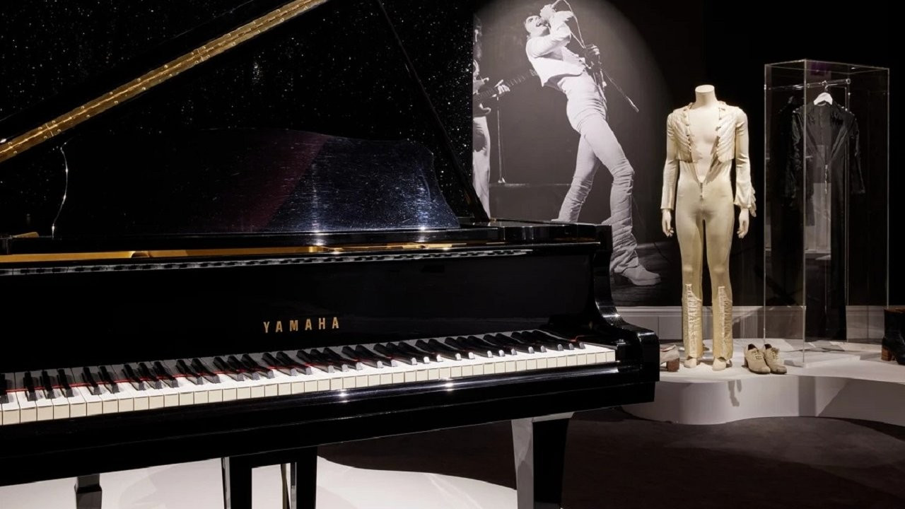 Freddie Mercury'nin piyanosu açık artırmada 2 milyon dolara satıldı