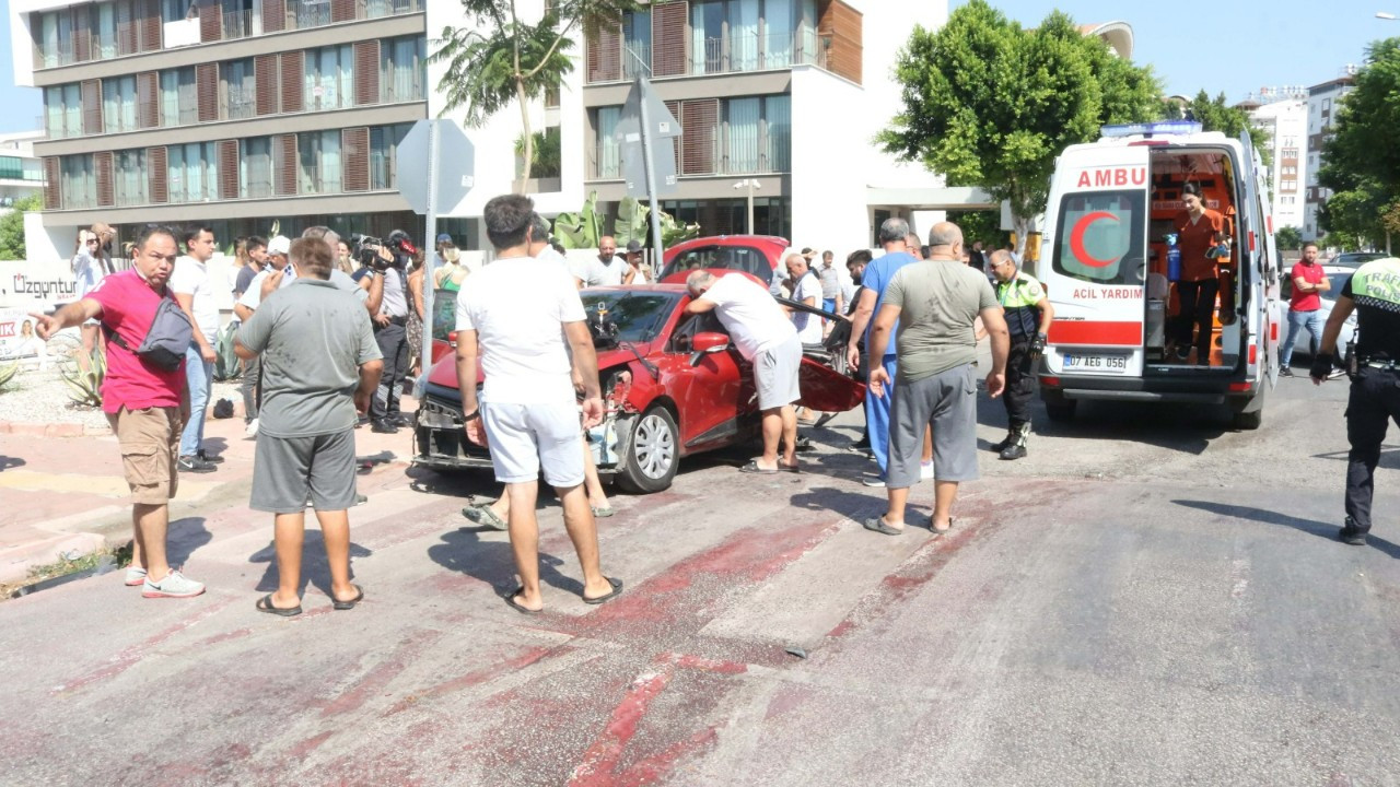 Antalyasporlu Naldo'nun ailesi kaza geçirdi: Oğlu ağır yaralı